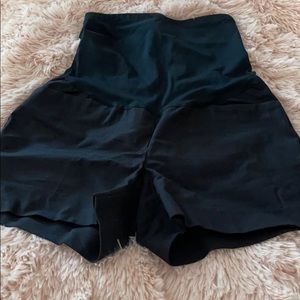 Beautiful Black Dressy Maternity Shorts size 2